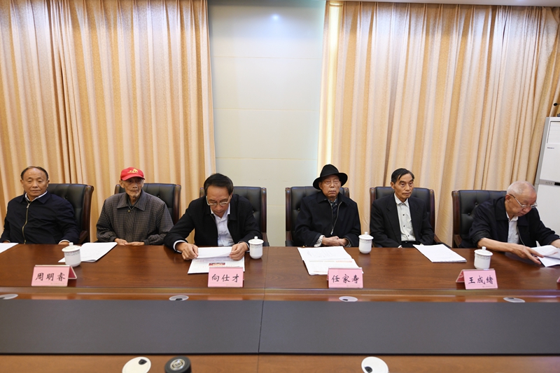 闫丕川王茂生讲话_在政协老干部重阳节座谈会上讲话_县政协重阳节老干部座谈会